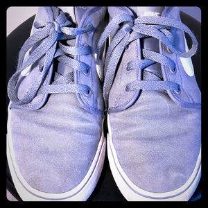 Nike low cut tennis shoes